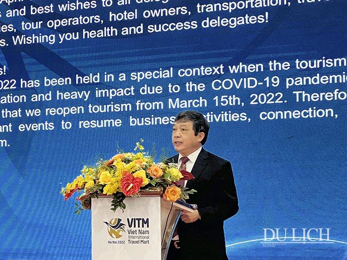 Thứ trưởng Bộ VHTTDL Đoàn Văn Việt phát biểu tại hội chợ